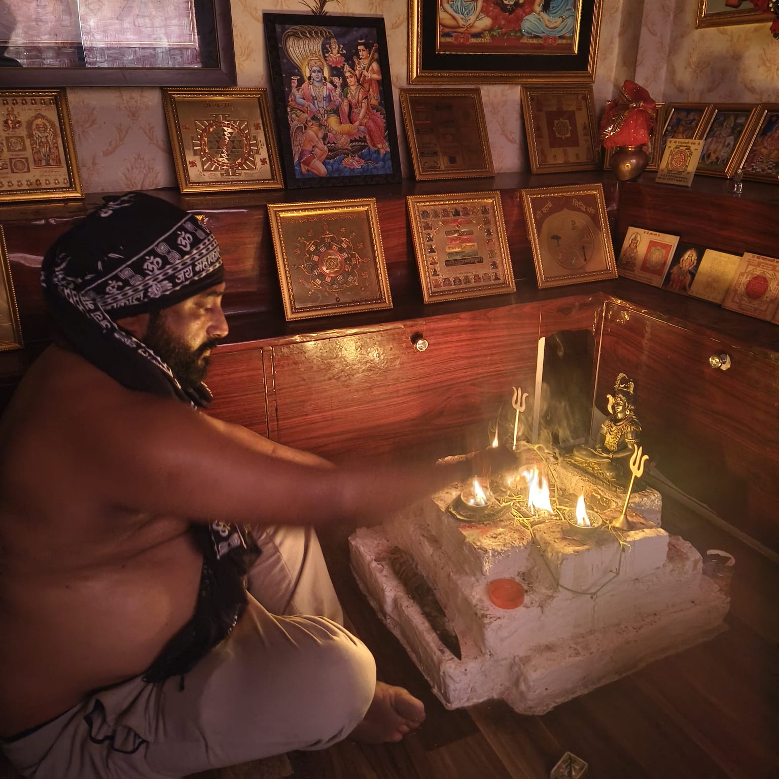 World Famous Celebrity Astrologer Neelkanth Mahadev Astro Ji